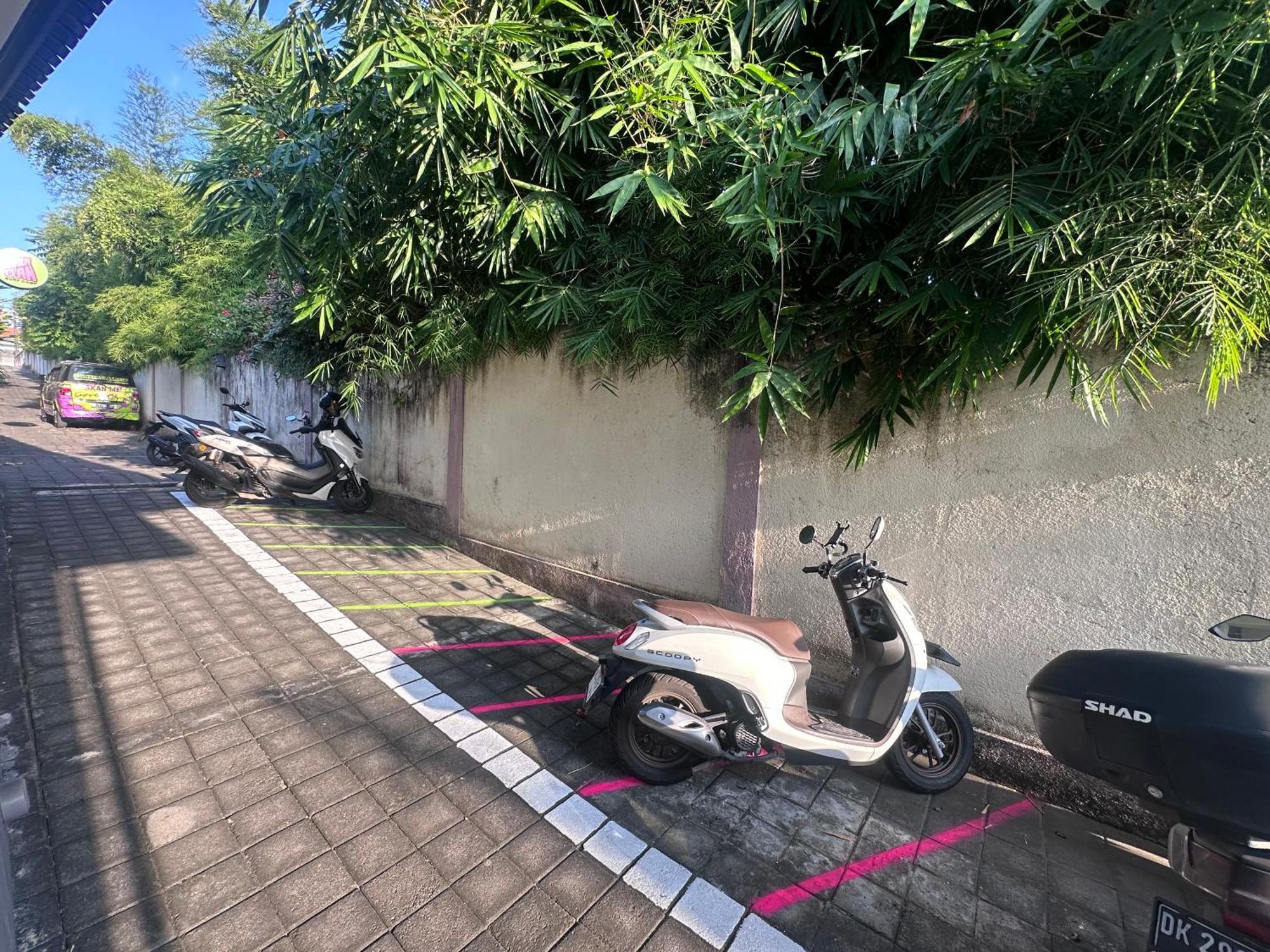 Shaka Clan Surf Hotel Canggu  Exterior photo
